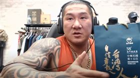 蔡英文送限量酒 幕僚一席話感動館長：聽得好爽、屌打國民（圖／翻攝自飆悍館長YT）