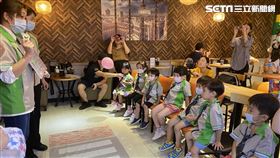 全家便利商店今（7）天於靖娟零錢捐公益記者會宣佈，將與聚焦兒童交通安全的靖娟兒童安全文教基金會攜手合作（圖／全家提供）