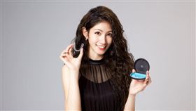 ▲隱適美台灣欽點曾獲金馬、金鐘殊榮的實力派女星李千那擔任首位品牌形象代言人。（圖／業者提供）