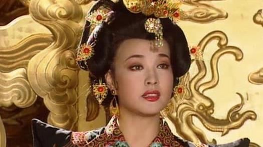 皇帝誇宮女手好看　皇后便送來一雙手