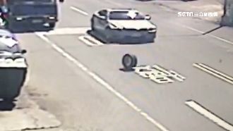 車主才剛保養完　輪胎突「噴出」砸車