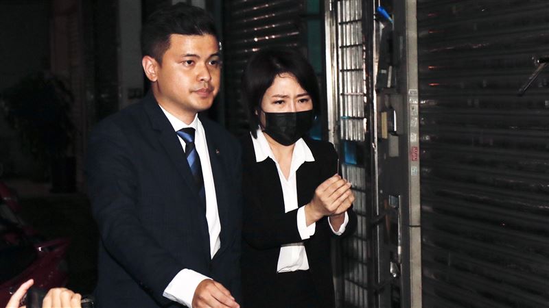 羅霈穎不想走！于美人奔二殯擲筊安撫