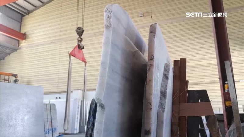大理石廠工安意外　半噸石板重壓工人