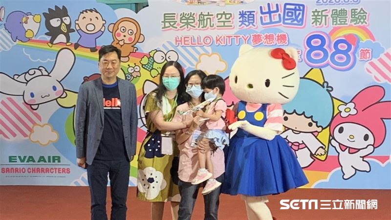 長榮「類出國」起飛！凱蒂貓超萌現身