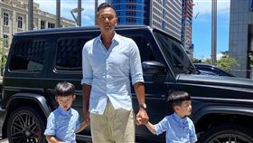 黑人（陳建州）/雙胞胎兒子飛飛、翔翔/。IG