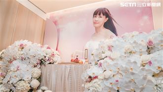 羅霈穎遺照曝光　靈堂一片花海超仙氣