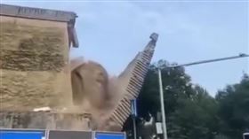 不敵豪雨…西安知名王府古蹟城牆塌了(圖/翻攝畫面)