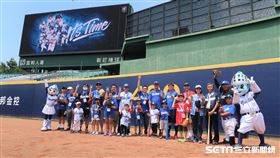 富邦悍將父親節傳接球活動。（圖／記者王怡翔攝影）