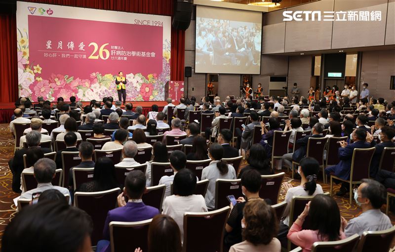 肝基會26周年慶董事長許金川感謝各界善心人士的愛心暖流襄助。（記者邱榮吉/攝影）