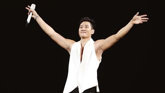 疫情解封首唱！周興哲攻蛋吸萬人朝聖