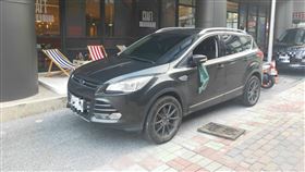  高雄,英國,酒後鬧事,酒醉,車窗,中山路（圖／翻攝畫面）