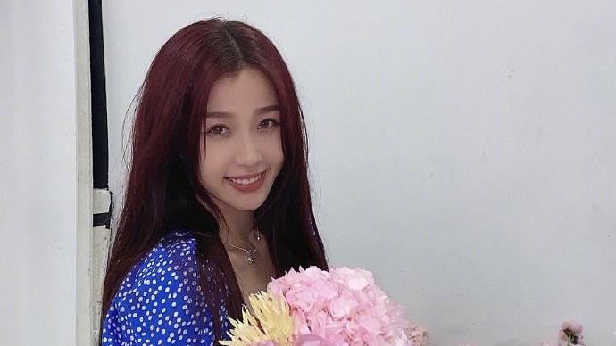 女星身材走鐘？緊身上衣勒出奶奶印子