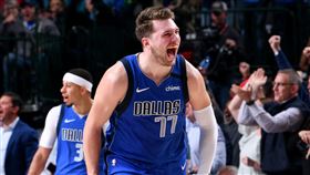NBA／金童超級大三元　字母哥盛讚
NBA,達拉斯獨行俠,Luka Doncic,密爾瓦基公鹿
翻攝自推特