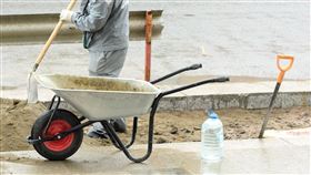 工地推車 為什麼都只有一個輪子（圖／MotionElements／達志影像）