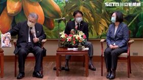 森喜朗送漫畫雜誌給蔡英文