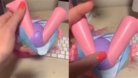 娃娃屁股的隱藏按鈕壓下去後，竟然發出了像是A片的喘氣聲。（圖／翻攝自youtube@Coldirty Bastard）