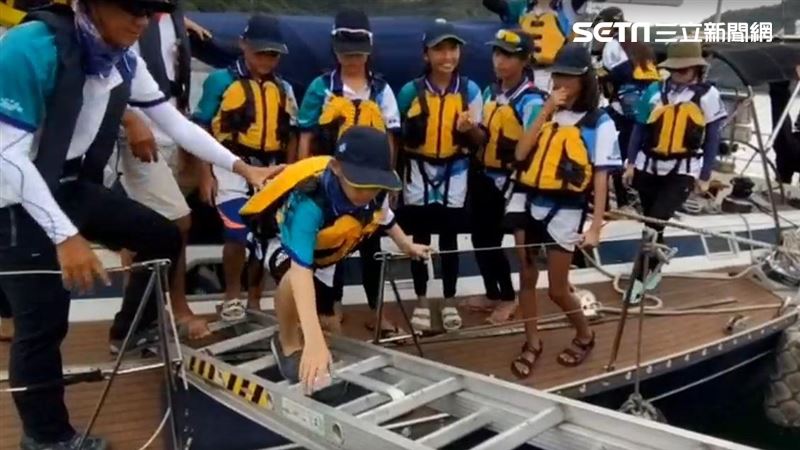 岳明國小帆船繞島27天　平安回家了