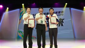 ▲體育署副署長林哲宏頒感謝狀給共同主辦單位台北市與中華奧會。（圖／體育署提供）