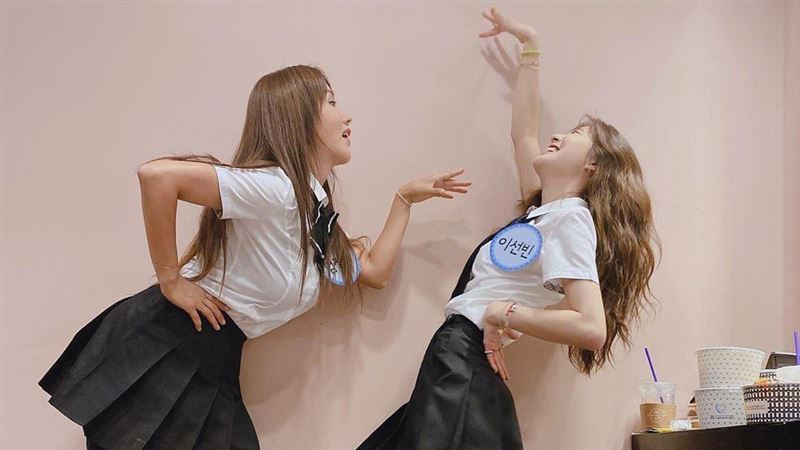 嚴正化宣傳新片　揪李先彬凹背秀曲線