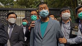 黎智英遭逮，圖為2020年4月黎智英在其家中遭逮，圖／美聯社／達志影像