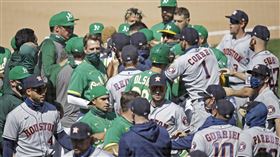 ▲運動家、太空人爆發衝突。（圖／美聯社／達志影像）