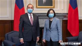 蔡英文總統10日在總統府接見艾薩（Alex Azar）。（圖／總統府提供）