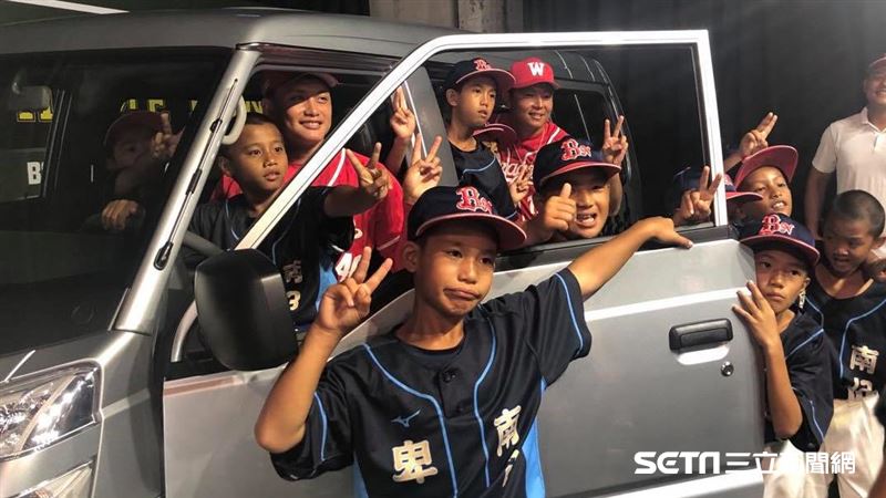 中職／灑4000萬！魏應充捐交通車