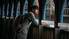 典選音樂~教書的樂壇唱作新人 楊肅浩 首張專輯「噶瑪蘭的風吹」 典選音樂提供