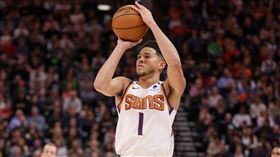 NBA／布克干拔40呎大號三分彈
NBA,鳳凰城太陽,Devin Booker,大號三分球,干拔
翻攝自推特