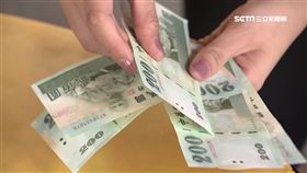 2百紙鈔誤認三倍券拒收 消費者氣炸,200元紙鈔,新台幣,兩百元鈔票,示意圖