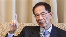 香港民主之父：習版一國兩制讓港人失信心香港民主派大老李柱銘28日在台北表示，中國大陸政府應該「回到鄧小平的一國兩制藍圖」，中共限制民主的方式讓港人對一國兩制難有信心。中央社記者裴禛攝　108年1月28日