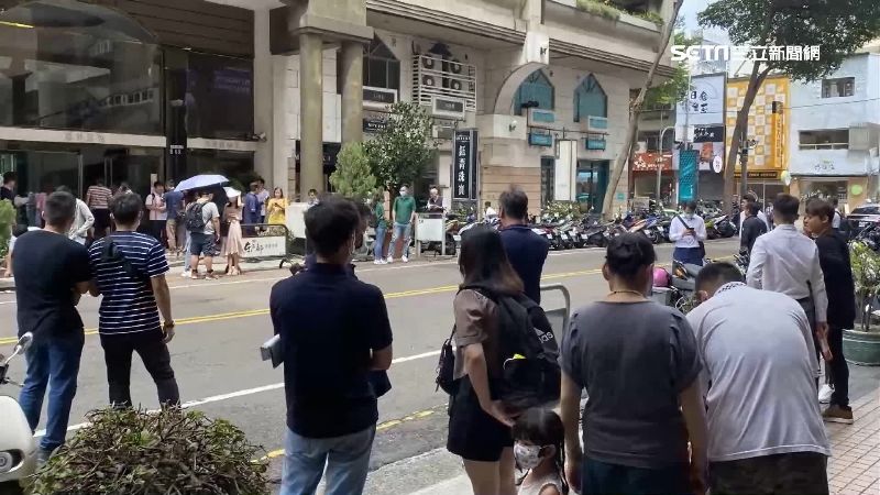 上百人擠爆社區　只為想買「這間房」