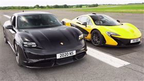 ▲保時捷Taycan Turbo S對決麥拉倫P1（圖／翻攝自Lovecars Youtube）
