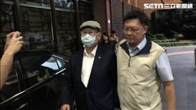 ▲美吾華董事長李成家在調查局人員戒護下移送台北地檢署。（圖／記者楊佩琪攝）