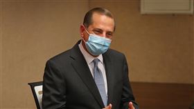 艾薩：發音失誤無意冒犯　確信蔡總統並未在意美國衛生部長艾薩（Alex Azar）（圖）訪台，在會見總統蔡英文時，他曾誤稱總統姓氏，艾薩11日受訪表示，當時他「意外發音失誤」，而他很確定，蔡總統並未感到被冒犯，因為他當然無意冒犯。中央社記者裴禛攝　109年8月11日