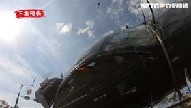 轎車當場被撞到空中轉好幾圈。