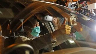 多圖直擊／黎智英凌晨獲釋離開警署