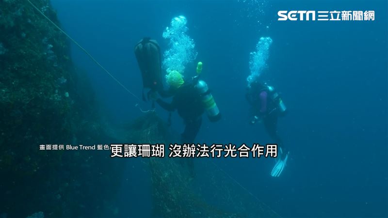 漁網覆蓋珊瑚礁　潛水員淨海嘆清不完