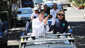 陳其邁車隊掃街拜票民進黨高雄市長補選候選人陳其邁（前左）12日前往甲仙、杉林進行車隊掃街拜票，爭取選民支持。（陳其邁競選團隊提供）中央社記者侯文婷傳真　109年8月12日