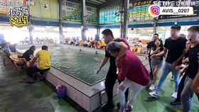 誤約大哥女人釣蝦場拍片？　黑衣惡煞現身當眾擄人