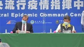 台灣與美國衛生部簽署「醫衛合作瞭解備忘錄」。美國衛生部長艾薩（Alex Azar）,陳時中,CDC（圖／中央流行疫情指揮中心提供）
