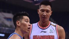 CBA／跟易建聯說啥？林書豪揭密了
CBA,林書豪,北京首鋼,易建聯,NBA
翻攝自微博