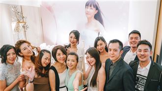 羅霈穎靈堂放電音　17好友跳舞開趴