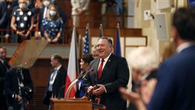 美國國務卿蓬佩奧訪問捷克於捷克參議院發表公開演說，數度提到台灣。（圖／美聯社／達志影像）