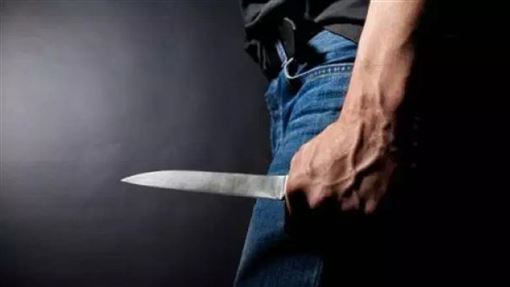 港商場驚傳男持刀亂竄！警開2槍制伏亡