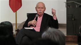 孔傑榮：北京製造恐懼 黎智英被捕只是開端紐約大學法學院教授孔傑榮美東時間12日說，壹傳媒創辦人黎智英被捕只是開端，日後可能遭「送中」受審。圖為孔傑榮2月26日出席駐紐約辦事處座談會。中央社記者尹俊傑紐約攝  109年8月13日