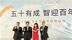 中華徵信所產業趨勢論壇中華徵信所13日舉行慶祝酒會與產業趨勢論壇，邀請國發會副主委游建華（左2）擔任頒獎人，表揚台灣傑出企業。圖為中華徵信所總經理郭曉薇（右2）、中華徵信所總編輯劉任（左）與台經院長張建一（右）。中央社記者蘇思云攝  109年8月13日