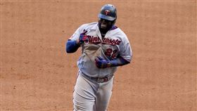 ▲雙城一壘手沙諾（Miguel Sano）敲出消失的全壘打。（圖／美聯社／達志影像）