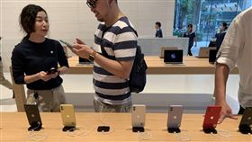 iPhone11,（圖／記者谷庭攝）