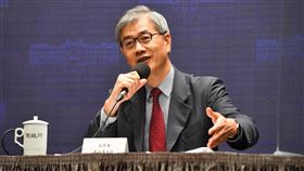 黃天牧出席行政院會後記者會金管會主委黃天牧（圖）30日出席行政院會後記者會，就「電子支付機構管理條例」修正草案等相關議題進行說明。中央社記者林俊耀攝  109年7月30日